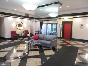 1220 Blair Mill Rd, Unit 209 in Silver Spring, MD - Building Photo - Building Photo