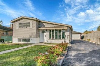 329 E Jefferson St in Bensenville, IL - Building Photo - Building Photo