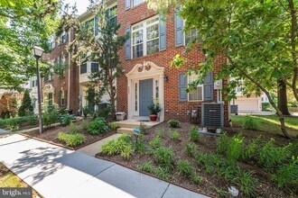 5807 Pearson Ln in Alexandria, VA - Building Photo - Building Photo