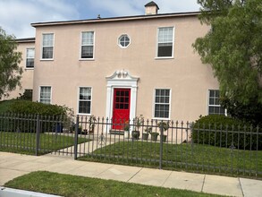 $1,000 Move-In Credit | Modern 2-Bed Oasis in Santa Monica, CA - Foto de edificio - Building Photo