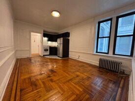 377 Montgomery St, Unit 1 in Brooklyn, NY - Building Photo