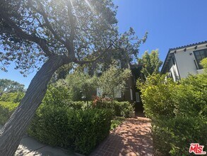 2421 California Ave in Santa Monica, CA - Building Photo - Building Photo
