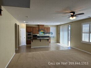 2704 Acapulco Way in Modesto, CA - Building Photo - Building Photo