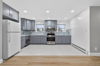 48 Rockaway Ave in Westbury, NY - Building Photo - Building Photo