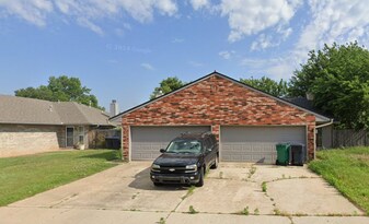 8021 NW 80th St in Oklahoma City, OK - Building Photo