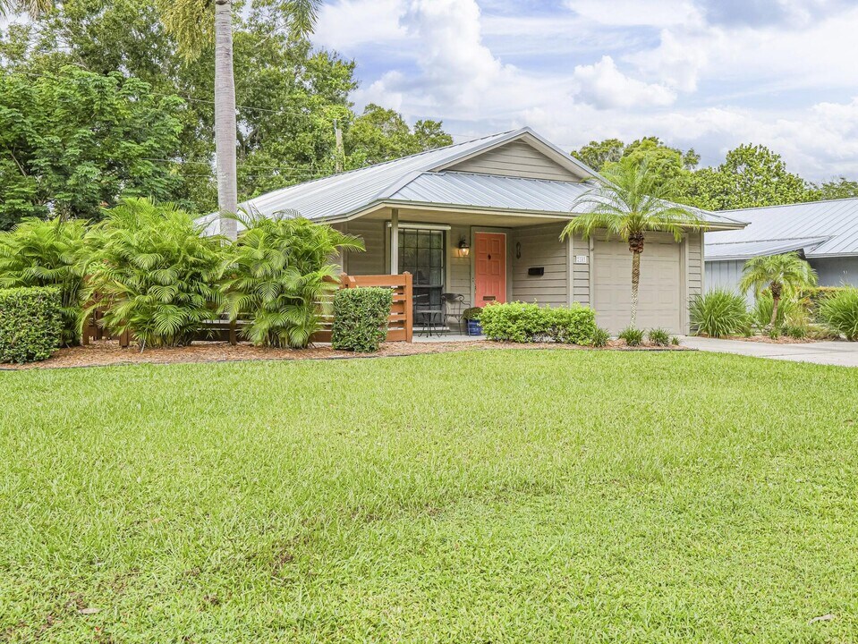 2103 31st Ave in Vero Beach, FL - Building Photo