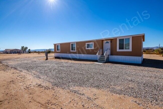 3939 Aztec Rd in Golden Valley, AZ - Building Photo - Building Photo
