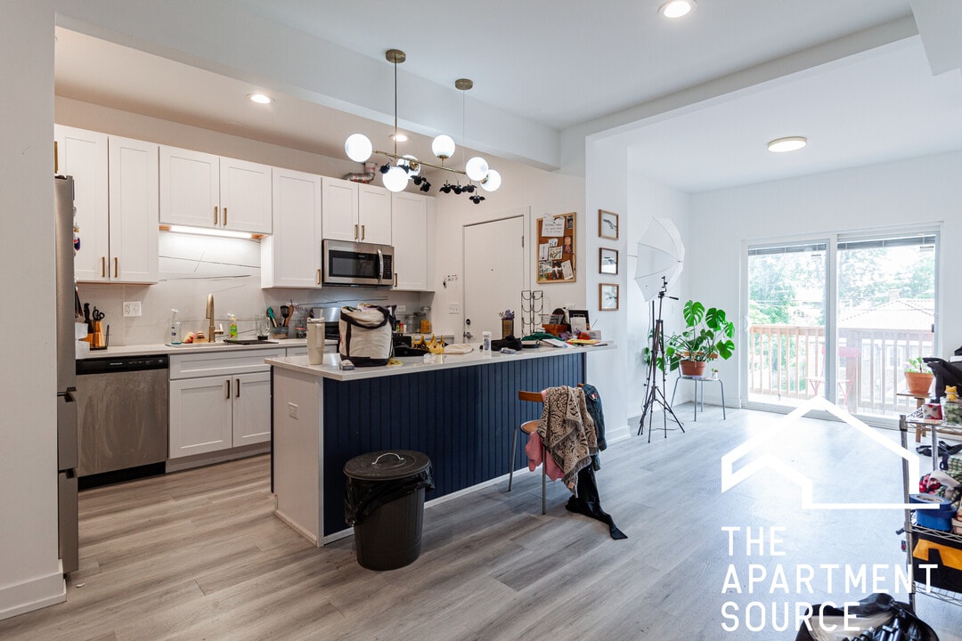 4935 N Saint Louis Ave, Unit 2S in Chicago, IL - Foto de edificio