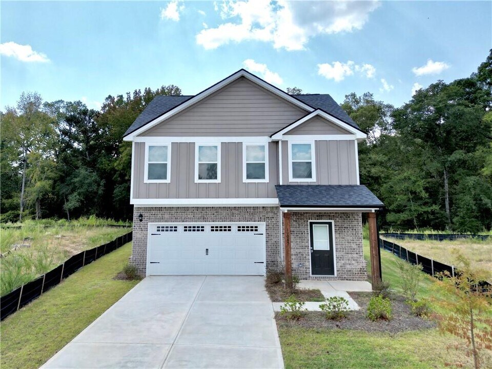 11085 Suria Dr in Covington, GA - Building Photo