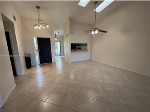 642 Emerald Way E in Deerfield Beach, FL - Building Photo - Building Photo