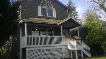 2116 E Grand Ave in Everett, WA - Building Photo