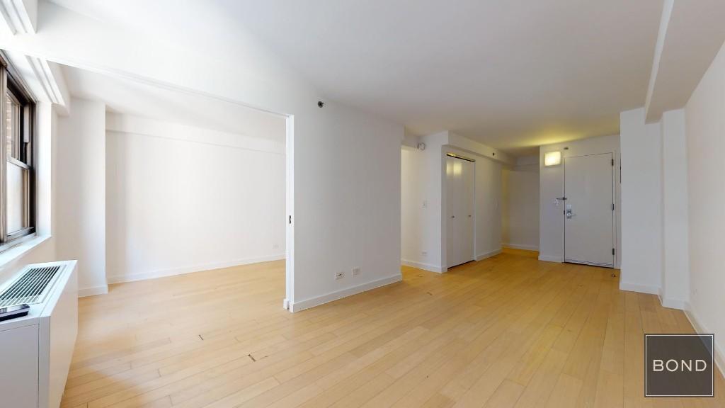 222 E 39th St in New York, NY - Building Photo