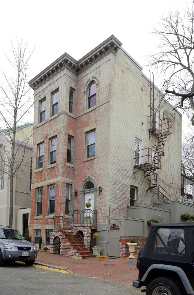 1313 Potomac St NW in Washington, DC - Foto de edificio - Building Photo