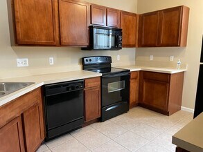 8429 Towne Center Cir in Warren, MI - Building Photo - Building Photo