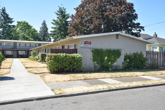 Rose Place in Portland, OR - Foto de edificio - Building Photo