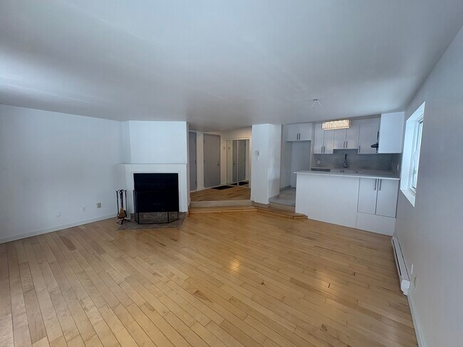 4077 De La Seine Rue in Laval, QC - Building Photo - Building Photo