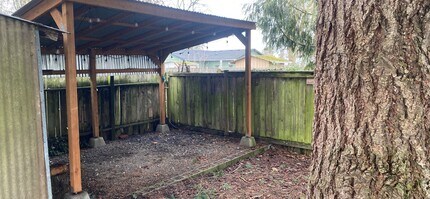 268 SW Laurel St in Junction City, OR - Building Photo - Building Photo