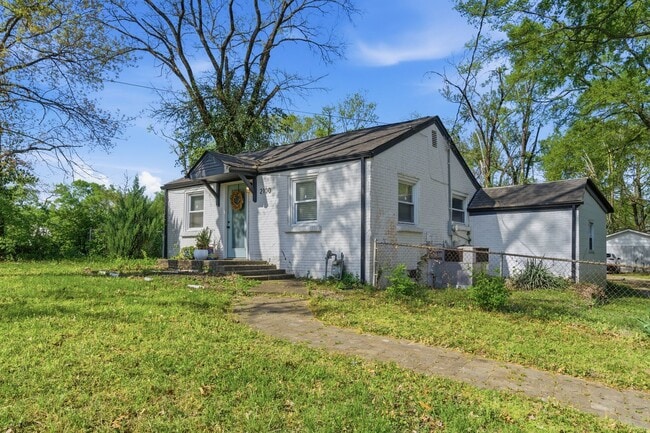 2100 Jones Cir in Nashville, TN - Building Photo - Building Photo