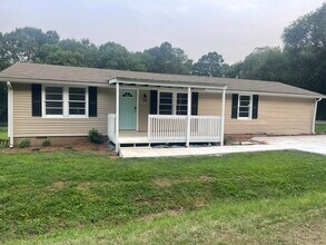 1001 Moreland Dr in Watkinsville, GA - Building Photo - Building Photo