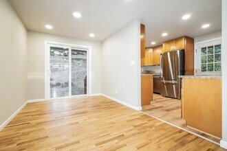 23048-23016 16th Ave S in Des Moines, WA - Foto de edificio - Building Photo