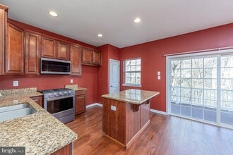 122 Winterberry Way in Woodbury, NJ - Building Photo - Building Photo