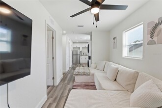 1901 31st St S, Unit 1/2 in St. Petersburg, FL - Building Photo - Building Photo