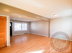 8125 Barbara St in Omaha, NE - Building Photo - Building Photo