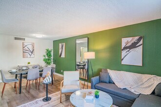 8550 E McDowell Rd in Scottsdale, AZ - Foto de edificio - Building Photo