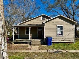 308 S 1st St in Oberlin, LA - Building Photo
