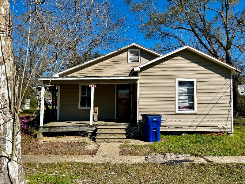 308 S 1st St in Oberlin, LA - Foto de edificio