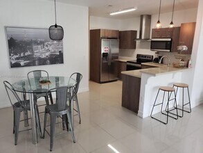 325 NW 52nd St in Miami, FL - Building Photo - Building Photo