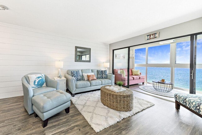 1007 W Beach Blvd in Gulf Shores, AL - Foto de edificio - Building Photo