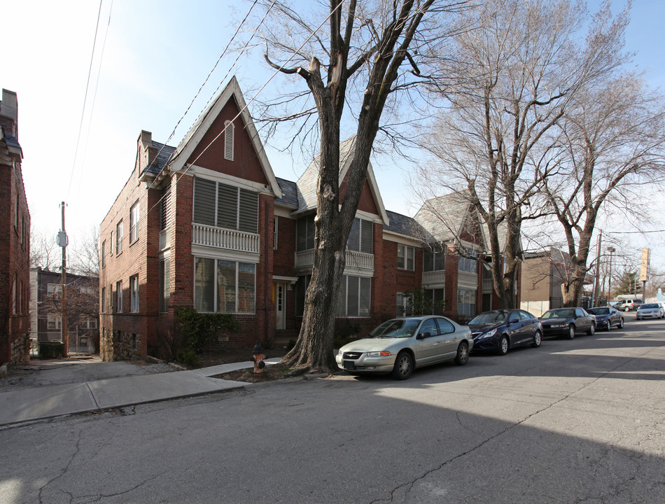 z-051524-West Plaza Village Apartments in Kansas City, MO - Foto de edificio