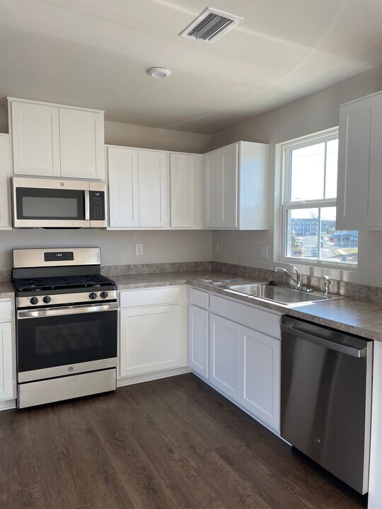 241 Conte Ct in Williamstown, NJ - Building Photo