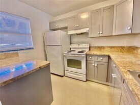 3199 Foxcroft Rd, Unit 113 in Miramar, FL - Building Photo