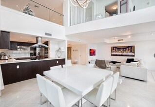 7928 East Dr, Unit 106 in Miami Beach, FL - Foto de edificio - Building Photo