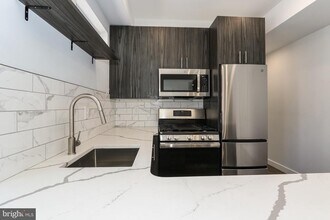917 N 15th St in Philadelphia, PA - Building Photo - Building Photo