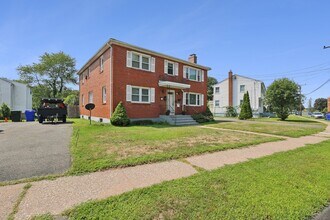 37 Cumberland Rd in West Hartford, CT - Building Photo - Building Photo
