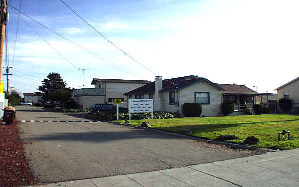 20962-20986 Royal Ave in Hayward, CA - Foto de edificio - Building Photo