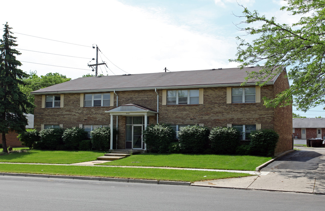 840 W Alkaline Springs Rd in Vandalia, OH - Building Photo