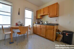 548 Washington St, Unit 2 in Boston, MA - Building Photo
