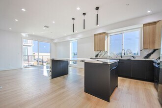 11730 Gilmore St-Unit -11730 in Los Angeles, CA - Building Photo - Building Photo