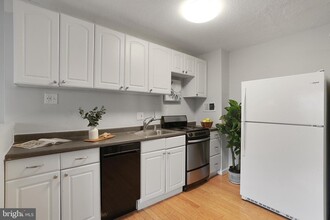 1718 P St NW, Unit 612 in Washington, DC - Building Photo - Building Photo