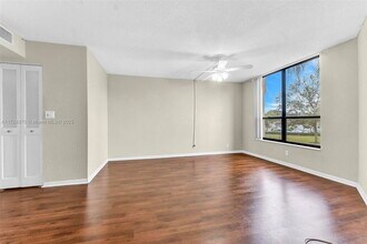 6301 N University Dr in Tamarac, FL - Building Photo - Building Photo