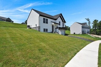 564 Monocacy Trail in Spring Grove, PA - Foto de edificio - Building Photo
