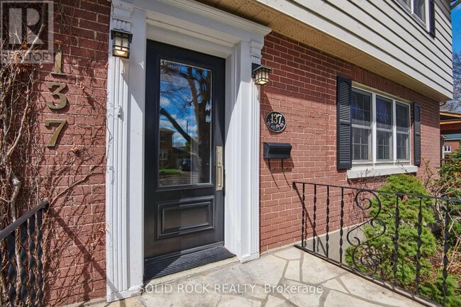 137 Southern Dr in Ottawa, ON - Building Photo - Building Photo