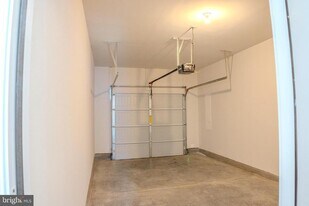 104 Cramsford St in Falling Waters, WV - Building Photo