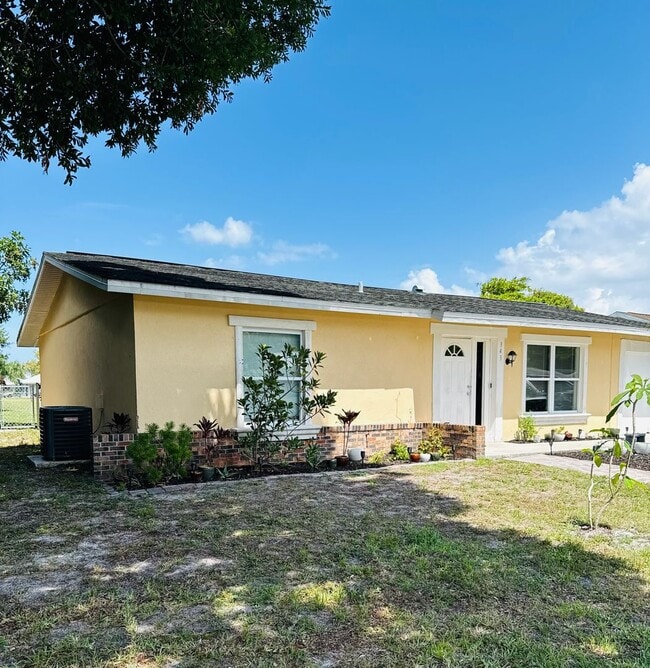 343 NE Cullman Ct in Port St. Lucie, FL - Building Photo - Building Photo