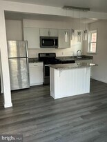 102 E Cedar St in Kennett Square, PA - Building Photo