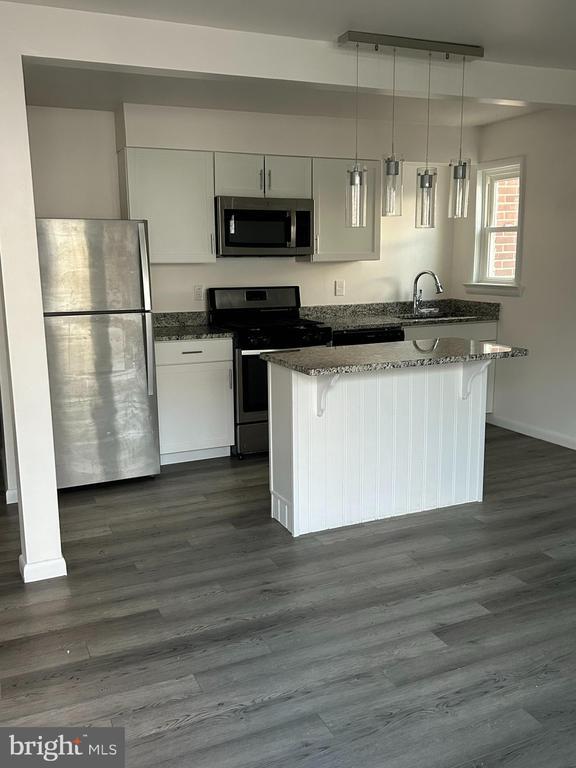 property at 102 E Cedar St